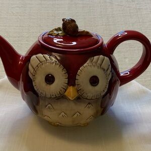 Grasslands Road Red and Cream Owl Teapot